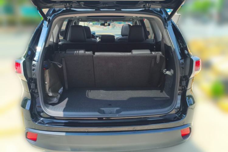 Used Toyota Highlander 2015 2.0T Four-Wheel Drive Ultimate Edition 7-Seater Trunk
