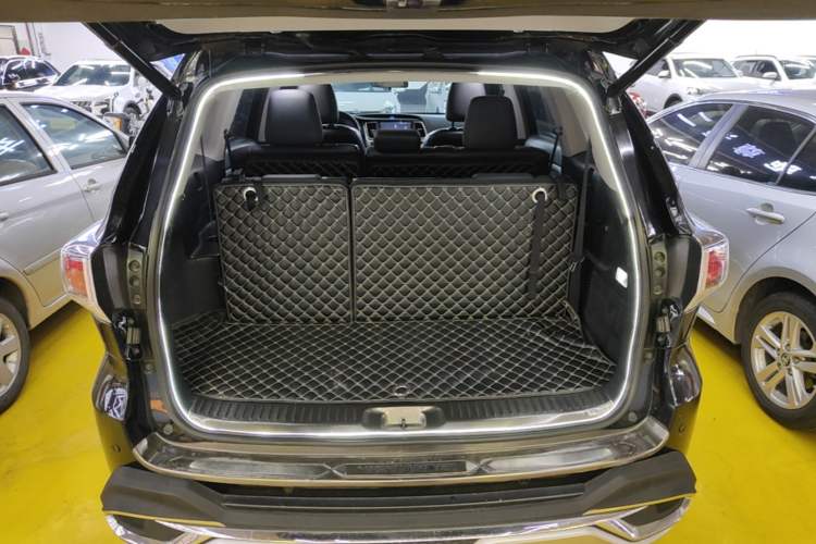 Used Toyota Highlander 2015 2.0T Four-Wheel Drive Luxury Edition 7-Seater Trunk