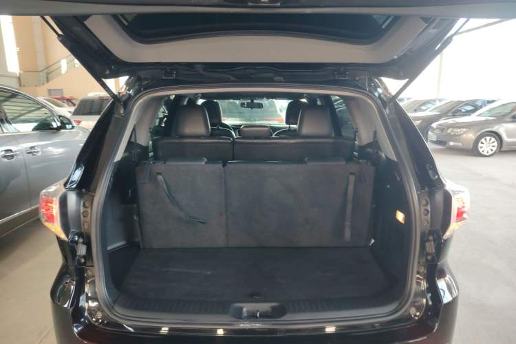 Used Toyota Highlander 2015 2.0T Four-Wheel Drive Luxury Edition 7-Seater Trunk
