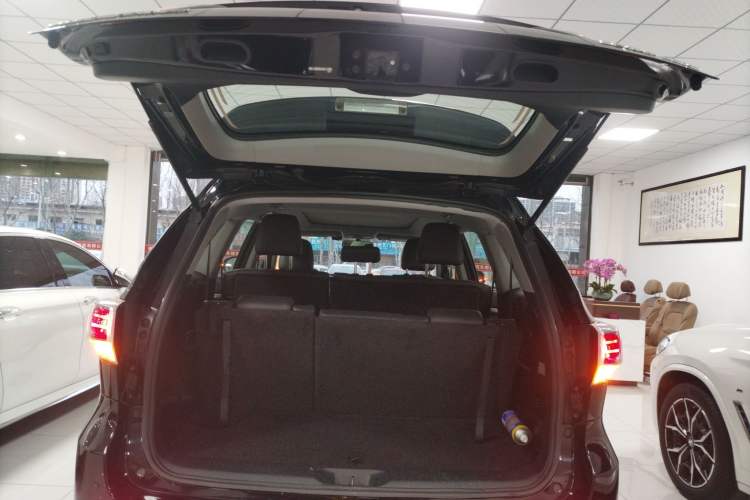 Used Toyota Highlander 2015 2.0T Four-Wheel Drive Luxury Edition 7-Seater Trunk