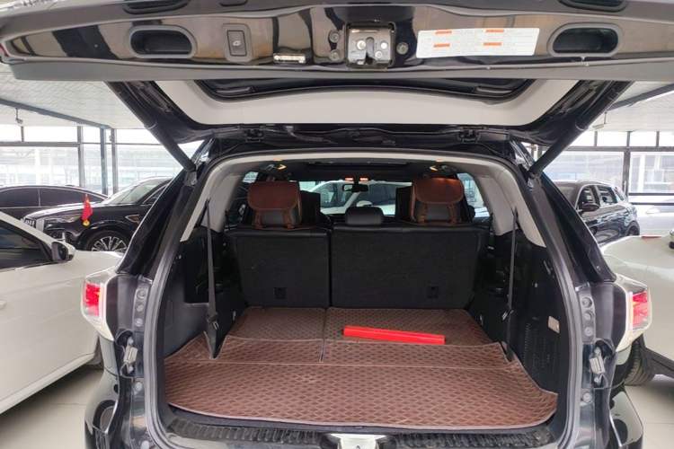 Used Toyota Highlander 2015 2.0T Four-Wheel Drive Ultimate Edition 7-Seater Trunk
