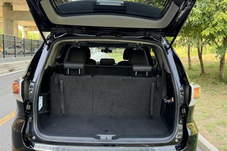 Used Toyota Highlander 2015 2.0T Four-Wheel Drive Luxury Edition 7-Seater Trunk