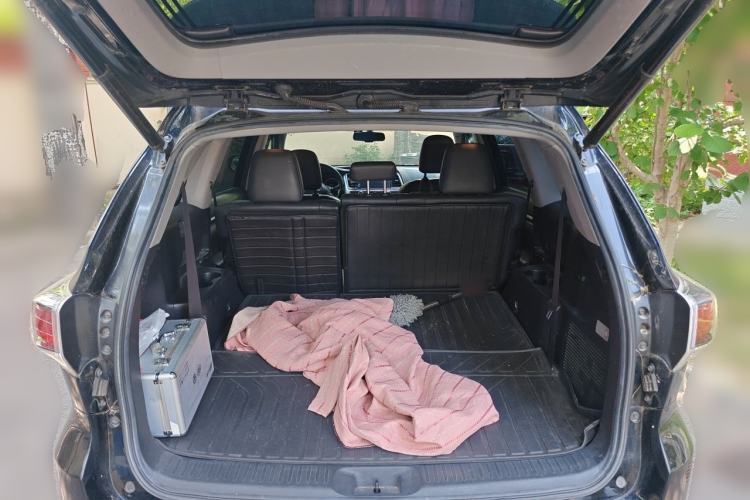 Used Toyota Highlander 2015 2.0T Four-Wheel Drive Ultimate Edition 7-Seater Trunk