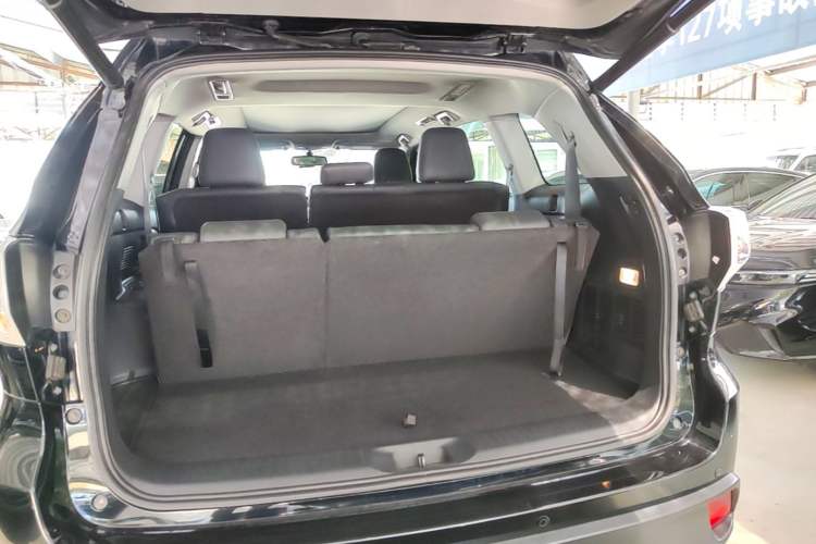 Used Toyota Highlander 2015 2.0T Four-Wheel Drive Ultimate Edition 7-Seater Trunk