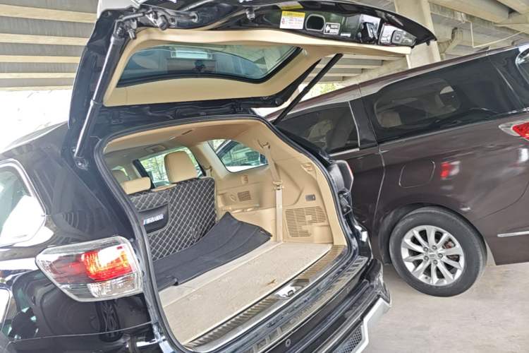 Used Toyota Highlander 2015 2.0T Four-Wheel Drive Luxury Edition 7-Seater Trunk