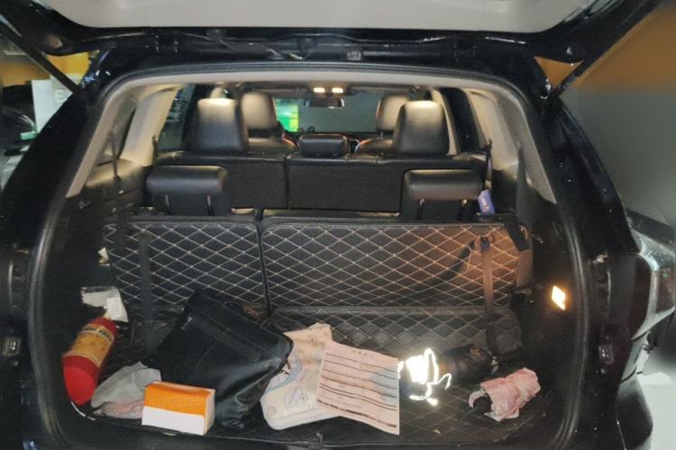 Used Toyota Highlander 2015 2.0T Four-Wheel Drive Luxury Edition 7-Seater Trunk