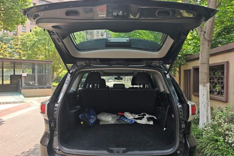 Used Toyota Highlander 2015 2.0T Four-Wheel Drive Luxury Edition 7-Seater Trunk