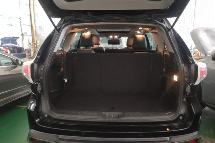 Used Toyota Highlander 2015 2.0T Two-Wheel Drive Luxury Edition 7 Seats Trunk