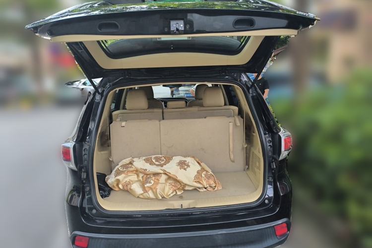 Used Toyota Highlander 2015 2.0T Four-Wheel Drive Elite Edition 7-Seater Trunk