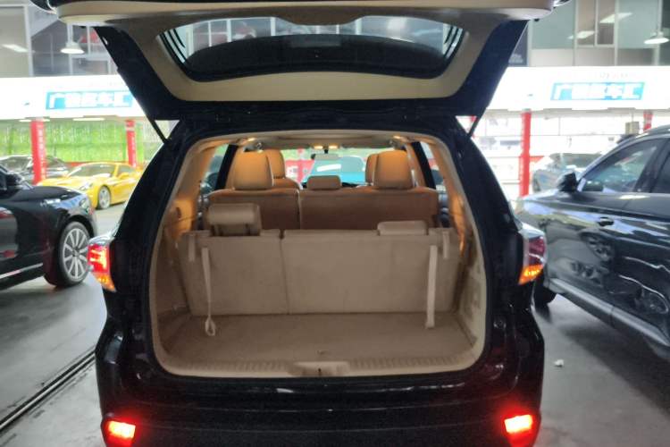 Used Toyota Highlander 2015 2.0T Four-Wheel Drive Luxury Edition 7-Seater Trunk