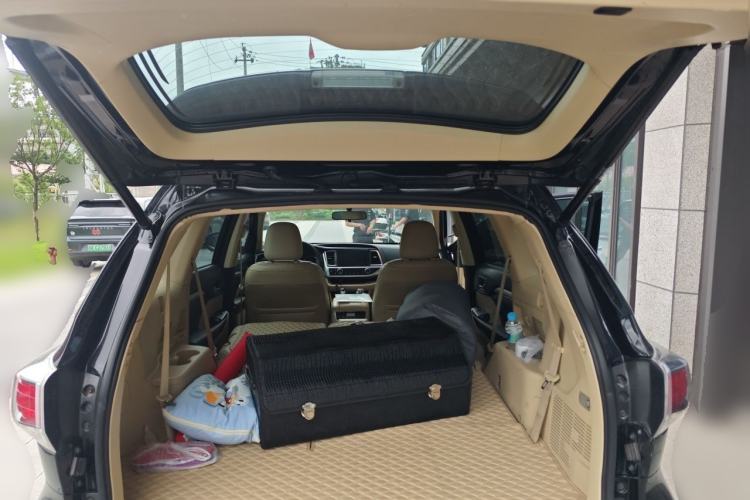 Used Toyota Highlander 2015 2.0T Four-Wheel Drive Luxury Edition 7-Seater Trunk