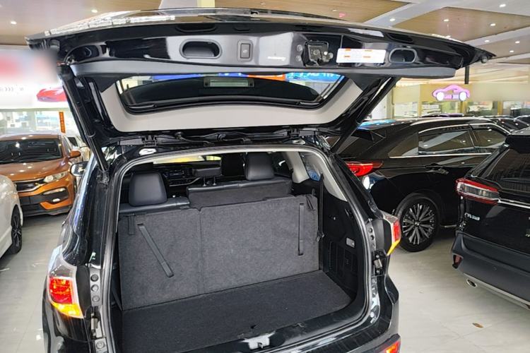 Used Toyota Highlander 2015 2.0T Four-Wheel Drive Ultimate Edition 7-Seater Trunk