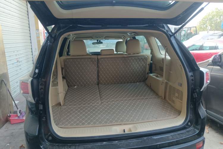 Used Toyota Highlander 2015 2.0T Four-Wheel Drive Elite Edition 7-Seater Trunk