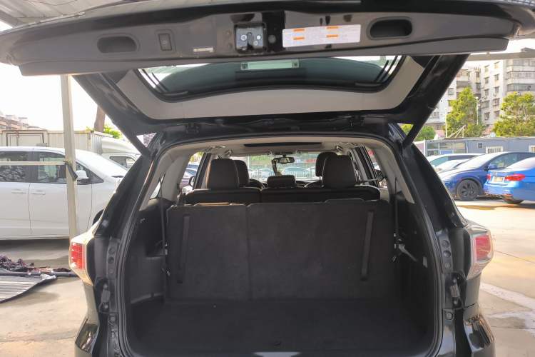 Used Toyota Highlander 2015 2.0T Four-Wheel Drive Ultimate Edition 7-Seater Trunk