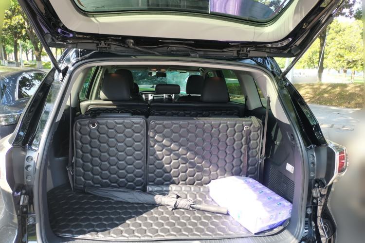 Used Toyota Highlander 2015 2.0T Four-Wheel Drive Luxury Edition 7-Seater Trunk