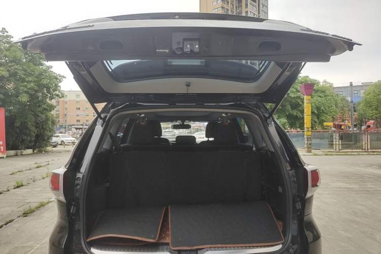 Used Toyota Highlander 2015 2.0T Four-Wheel Drive Luxury Edition 7-Seater Trunk