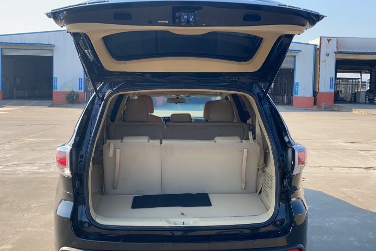 Used Toyota Highlander 2015 2.0T Four-Wheel Drive Luxury Edition 7-Seater Trunk