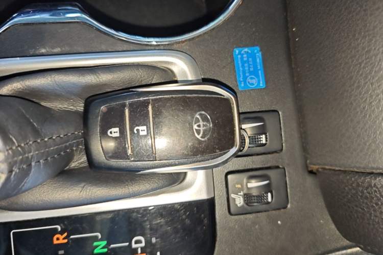 Used Toyota Highlander 2015 2.0T Two-Wheel Drive Luxury Edition 7 Seats Vehicle Key