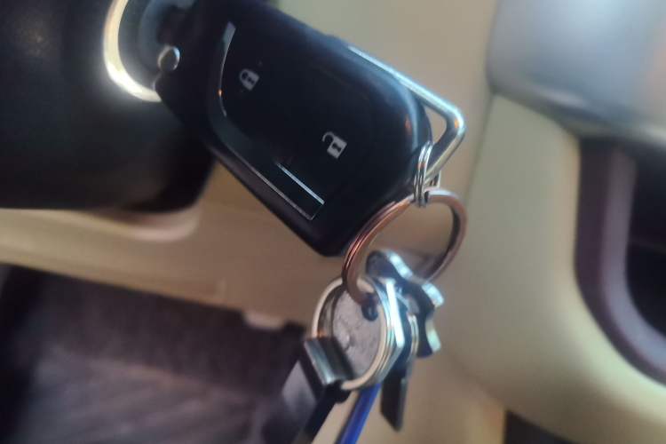 Used Toyota Highlander 2015 2.0T Four-Wheel Drive Elite Edition 7-Seater Vehicle Key