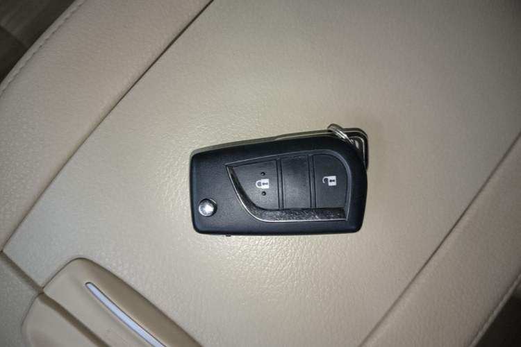 Used Toyota Highlander 2015 2.0T Four-Wheel Drive Elite Edition 7-Seater Vehicle Key