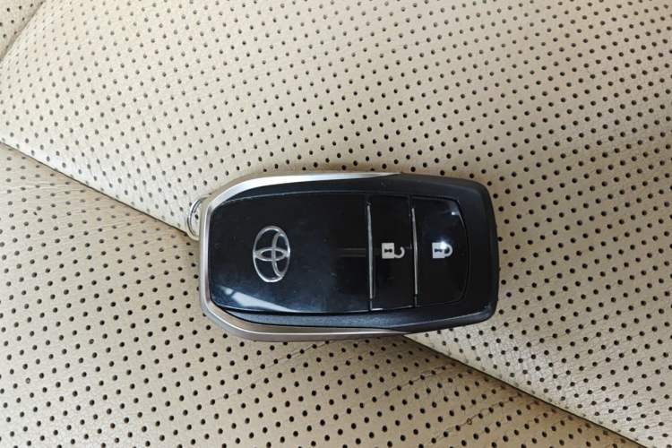 Used Toyota Highlander 2015 2.0T Four-Wheel Drive Luxury Edition 7-Seater Vehicle Key