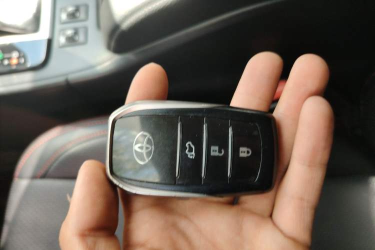 Used Toyota Highlander 2015 2.0T Four-Wheel Drive Luxury Edition 7-Seater Vehicle Key