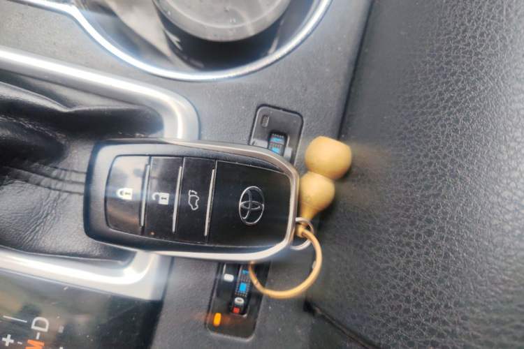 Used Toyota Highlander 2015 2.0T Four-Wheel Drive Ultimate Edition 7-Seater Vehicle Key