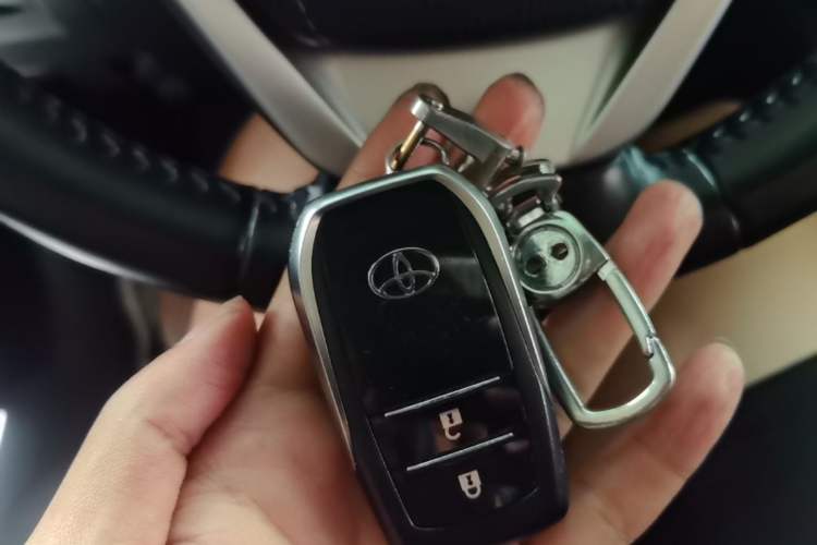 Used Toyota Highlander 2015 2.0T Four-Wheel Drive Luxury Edition 7-Seater Vehicle Key