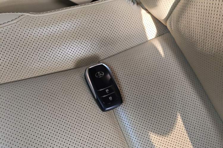 Used Toyota Highlander 2015 2.0T Four-Wheel Drive Luxury Edition 7-Seater Vehicle Key