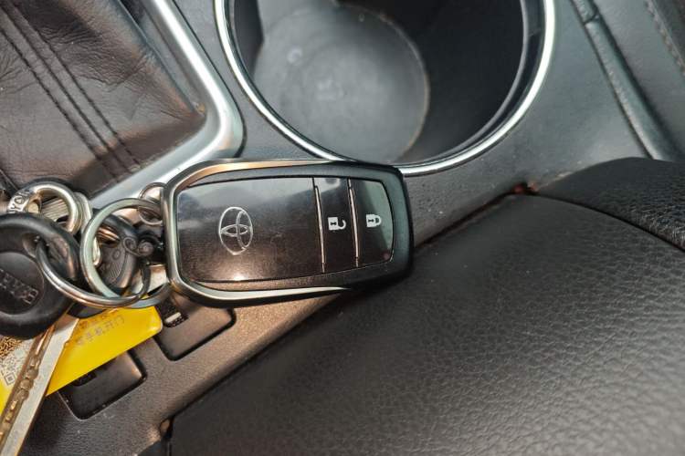 Used Toyota Highlander 2015 2.0T Four-Wheel Drive Luxury Edition 7-Seater Vehicle Key