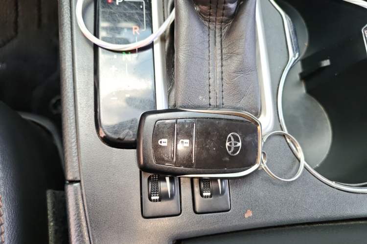 Used Toyota Highlander 2015 2.0T Four-Wheel Drive Luxury Edition 7-Seater Vehicle Key