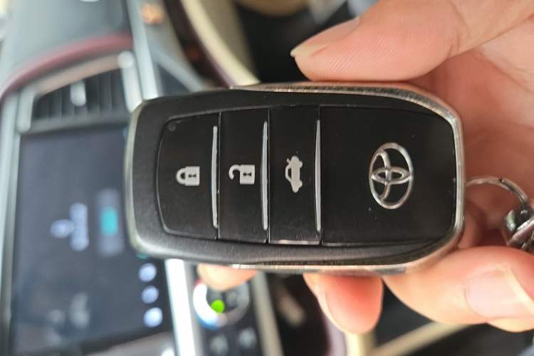 Used Toyota Highlander 2015 2.0T Four-Wheel Drive Luxury Edition 7-Seater Vehicle Key