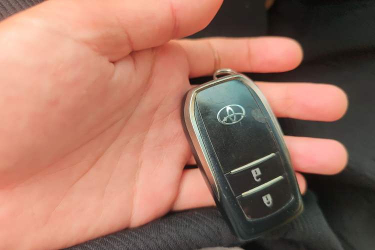Used Toyota Highlander 2015 2.0T Four-Wheel Drive Luxury Edition 7-Seater Vehicle Key