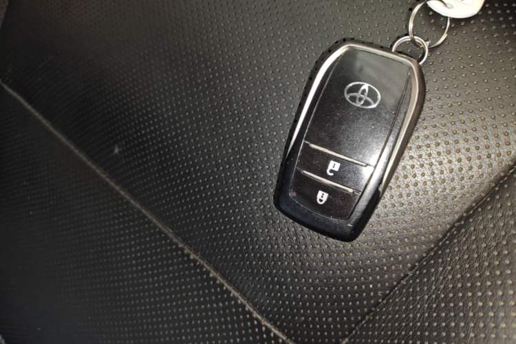 Used Toyota Highlander 2015 2.0T Four-Wheel Drive Luxury Edition 7-Seater Vehicle Key