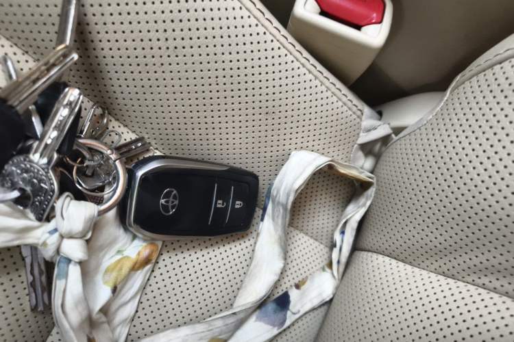 Used Toyota Highlander 2015 2.0T Four-Wheel Drive Luxury Edition 7-Seater Vehicle Key