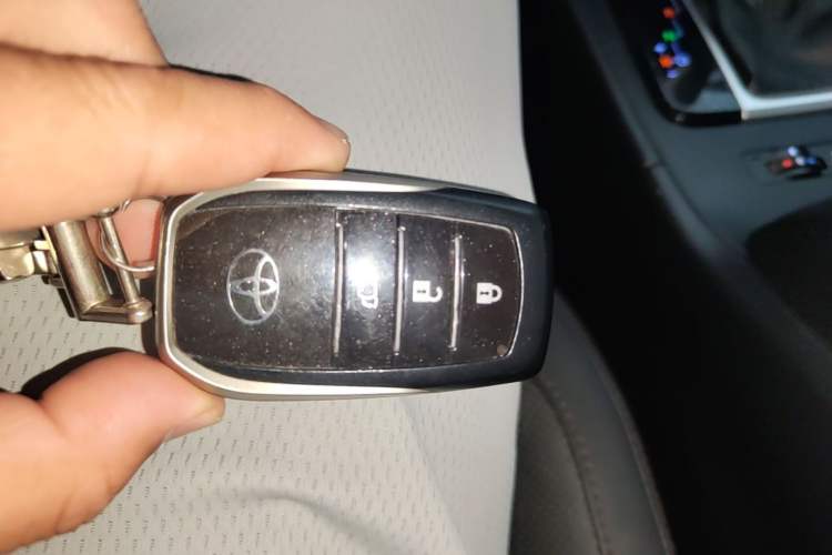 Used Toyota Highlander 2015 2.0T Four-Wheel Drive Ultimate Edition 7-Seater Vehicle Key