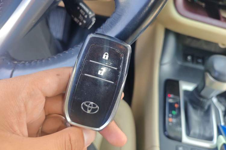 Used Toyota Highlander 2015 2.0T Two-Wheel Drive Luxury Edition 7 Seats Vehicle Key