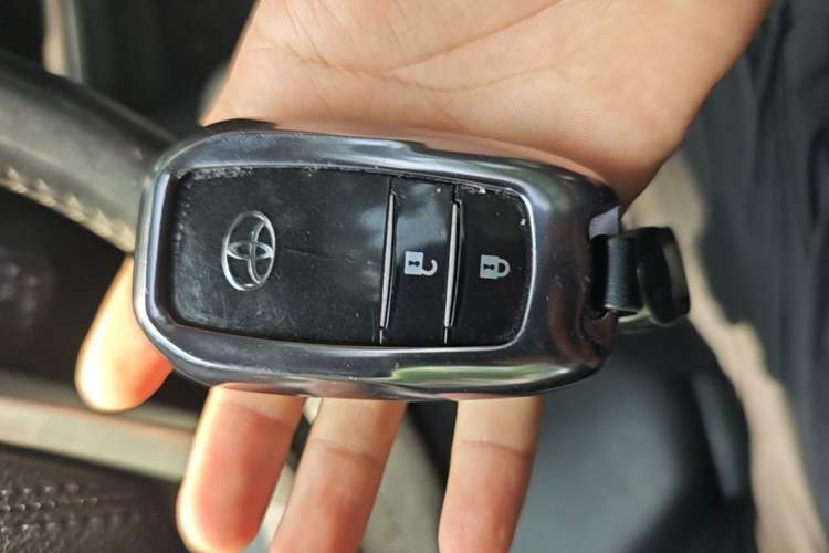 Used Toyota Highlander 2015 2.0T Four-Wheel Drive Luxury Edition 7-Seater Vehicle Key