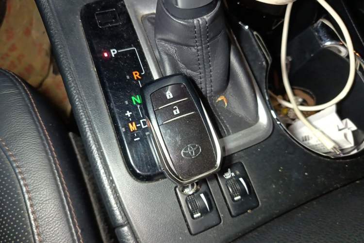 Used Toyota Highlander 2015 2.0T Four-Wheel Drive Luxury Edition 7-Seater Vehicle Key