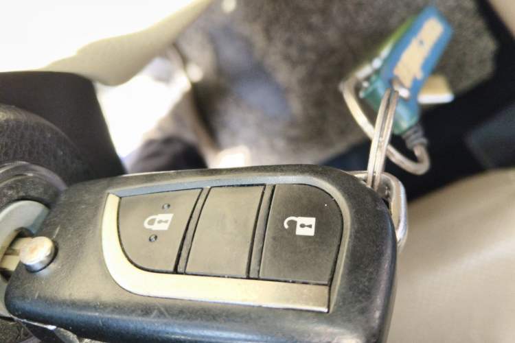 Used Toyota Highlander 2015 2.0T Two-Wheel Drive Elite Edition 5 Seats Vehicle Key