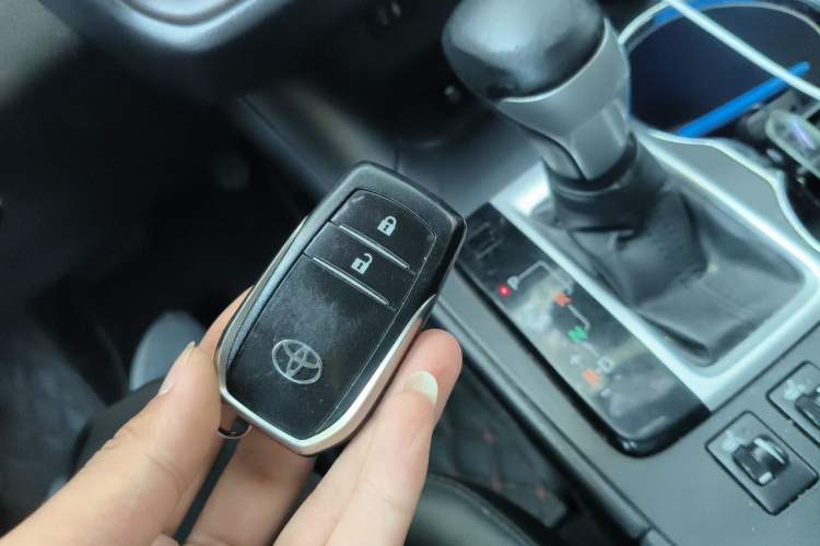 Used Toyota Highlander 2015 2.0T Four-Wheel Drive Luxury Edition 7-Seater Vehicle Key