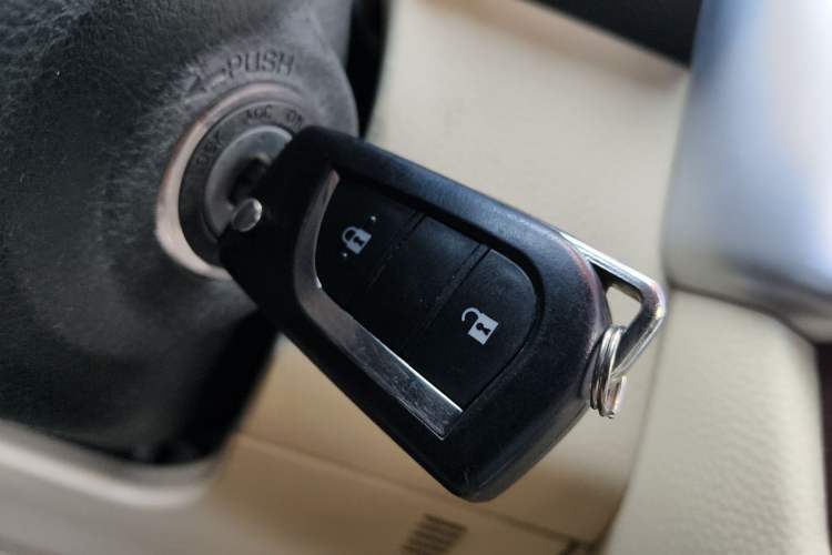Used Toyota Highlander 2015 2.0T Four-Wheel Drive Elite Edition 7-Seater Vehicle Key