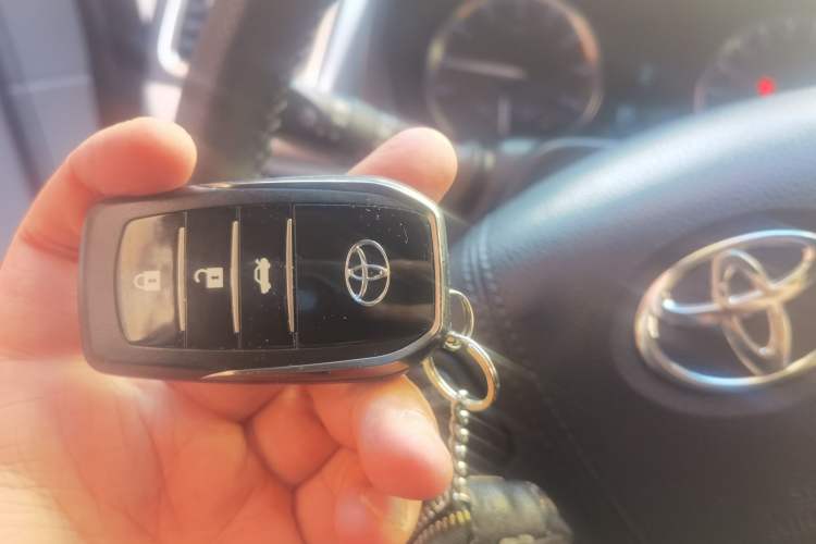 Used Toyota Highlander 2015 2.0T Four-Wheel Drive Luxury Edition 7-Seater Vehicle Key