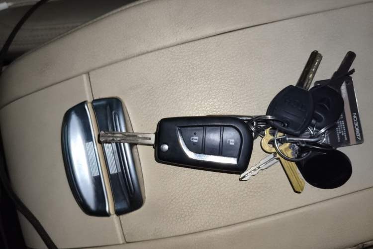 Used Toyota Highlander 2015 2.0T Two-Wheel Drive Elite Edition 5 Seats Vehicle Key