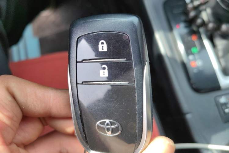 Used Toyota Highlander 2015 2.0T Four-Wheel Drive Luxury Edition 7-Seater Vehicle Key