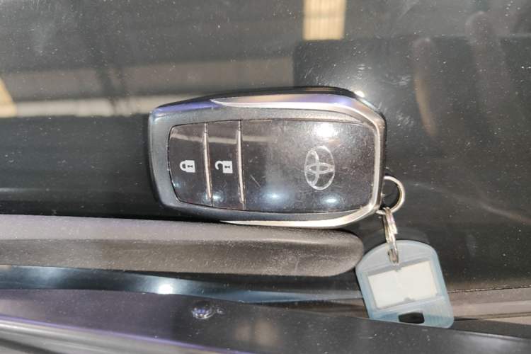 Used Toyota Highlander 2015 2.0T Four-Wheel Drive Luxury Edition 7-Seater Vehicle Key