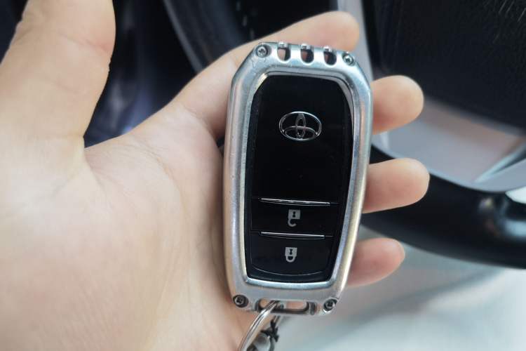 Used Toyota Highlander 2015 2.0T Four-Wheel Drive Luxury Edition 7-Seater Vehicle Key