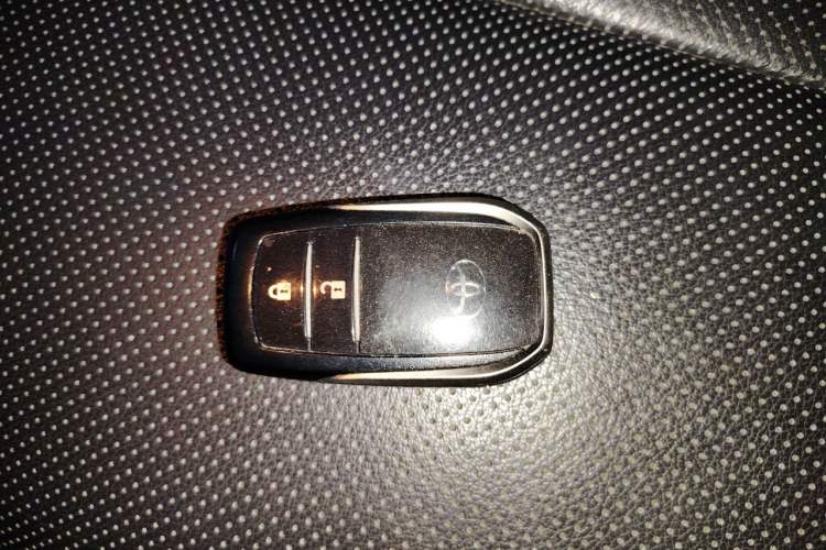 Used Toyota Highlander 2015 2.0T Four-Wheel Drive Luxury Edition 7-Seater Vehicle Key