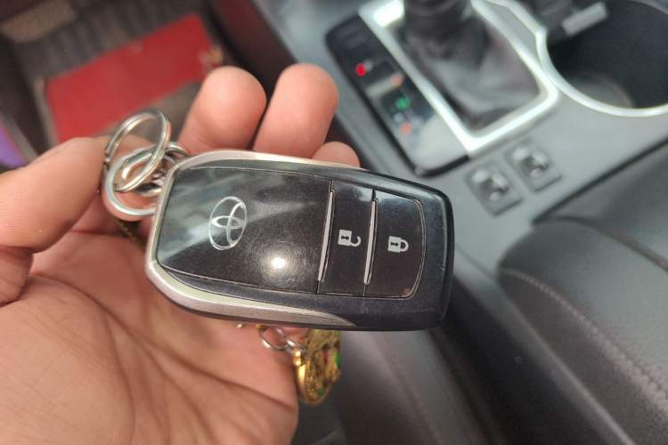 Used Toyota Highlander 2015 2.0T Four-Wheel Drive Luxury Edition 7-Seater Vehicle Key