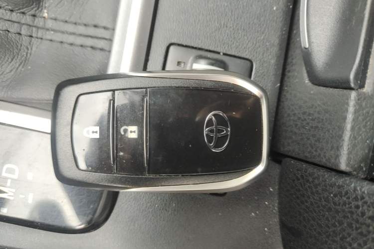 Used Toyota Highlander 2015 2.0T Four-Wheel Drive Luxury Edition 7-Seater Vehicle Key